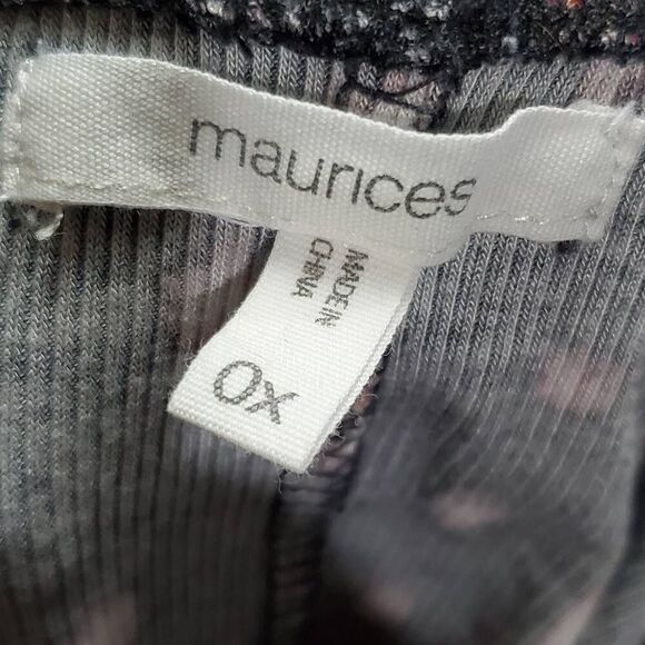 Maurices 0x Plus Black Floral Top - Picture 4 of 8